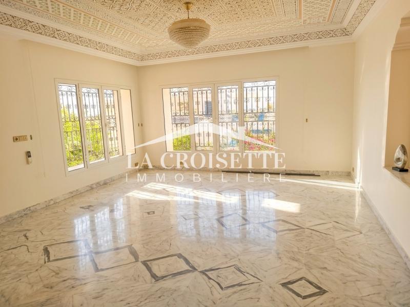 Villa S+5 avec piscine à Gammarth